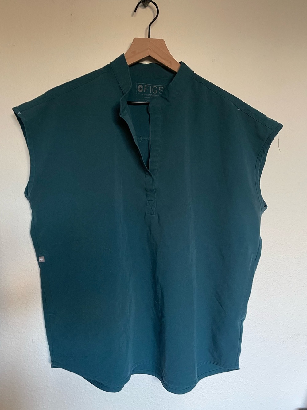 Figs Men’s Teal Sleeveless Button-Down Shirt